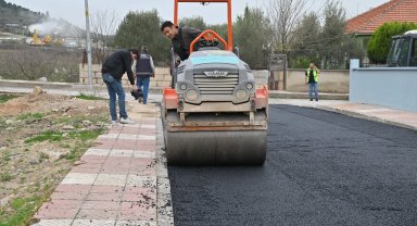 Manisa'da Turgut Özal Mahallesi'nin yollarını yeniliyor
