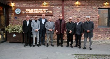 Mehmet Özhaseki İkram Sofrası'nda