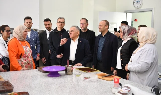 Memduh Büyükkkılıç KAYMEK kursiyerleriyle buluştu