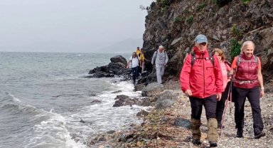 Mudanya'da doğa gönüllüleri şehitler anısına yürüdü