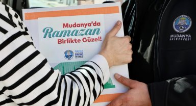 Mudanya'da erzak kolileri sahiplerine ulaşıyor