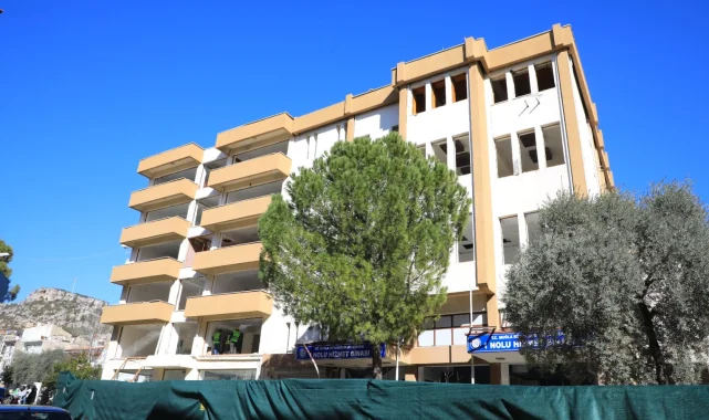 Muğla Büyükşehir 1 No'lu hizmet binasının yıkımına başladı