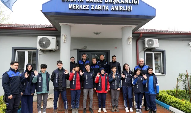 Sakarya'da çocuk zabıtalar sahaya indi!