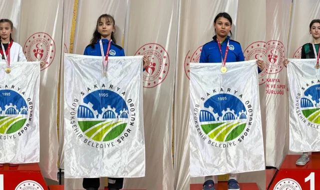 Sakarya'nın yıldızları Kütahya'daki turnuvaya şampiyonlukla damga vurdu