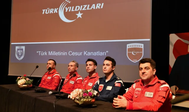 Türk Yıldızları pilotları Bursa Mustafakemalpaşa'da