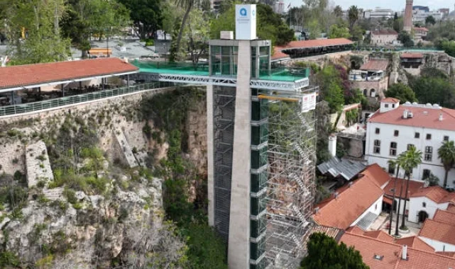 Antalya Yat Limanındaki asansörde bakım onarım!