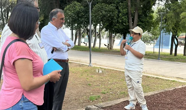 Antalya'da küçük rehberler şehri tanıtıyor
