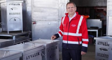 Balıkesir Ayvalık'ta çöp konteynerleri uygun maliyetle üretiliyor