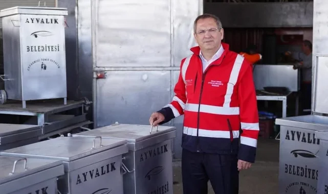 Balıkesir Ayvalık'ta çöp konteynerleri uygun maliyetle üretiliyor