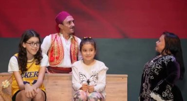 Balıkesir Gömeç'te engelli oyuncular tiyatroyal yüreklere dokundu