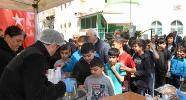 Başkan Aydın'dan vatandaşlara çorba ikramı