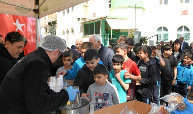 Başkan Aydın'dan vatandaşlara çorba ikramı