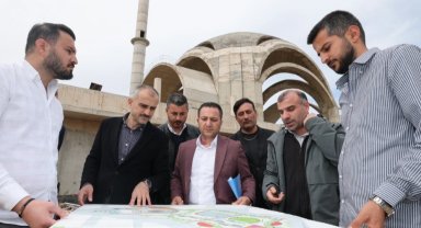 Başkan Çiftçi, kent meydanındaki çalışmaları inceledi