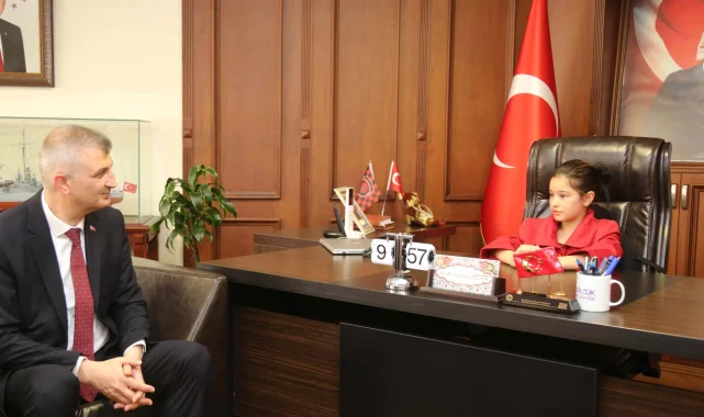 Başkan Sezer koltuğunu Aslı Çırak'a devretti
