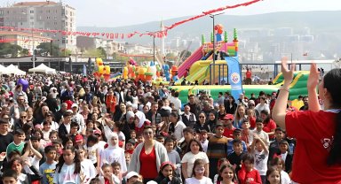 Bursa Gemlik'te çocuklar 23 Nisan'ı neşeyle kutladı