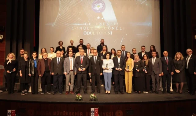 Bursa Kanserle Savaş Derneği'nden anlamlı ödül gecesi