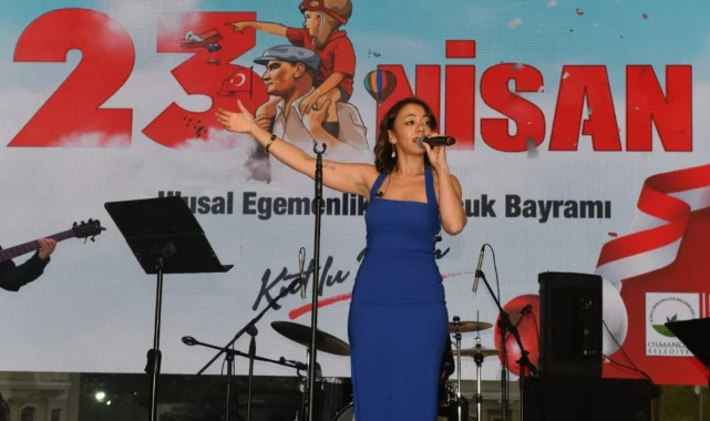 Bursa Osmangazi'de özel gün Ecem Boyacı konseriyle taçlandı