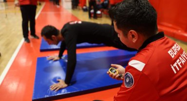 Bursa'da itfaiye eri olabilmek için ter döktüler