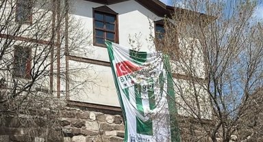 Bursaspor bayrağı Ankara Bursa Evi'nde