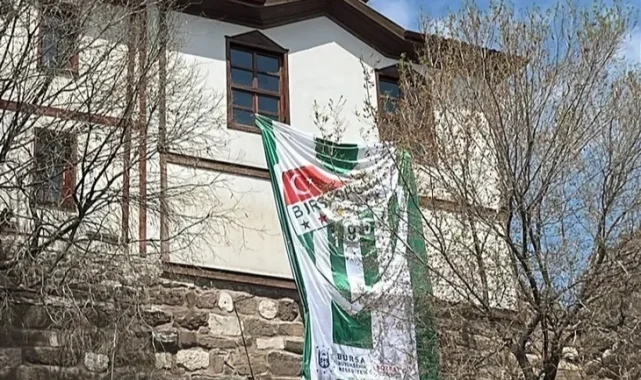 Bursaspor bayrağı Ankara Bursa Evi'nde