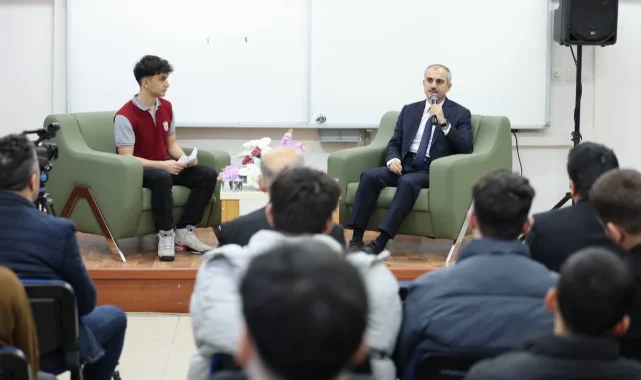 Çayırova'da Başkan Çiftçi liselilerle tecrübe paylaştı