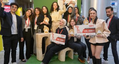 Doğaltaşa hayat veren genç tasarımcılar ödüllerini aldı
