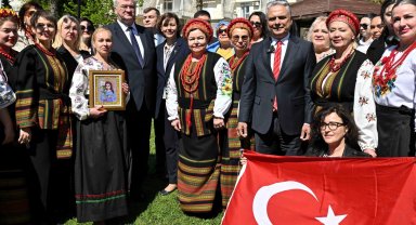 Dostluk çınarı toprağa kavuştu