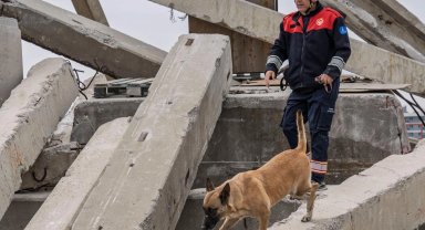 İki kardeş afetlerde mucize yaratıyor