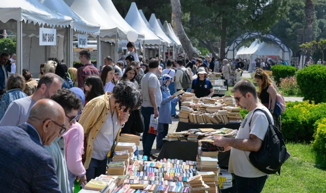 İZKİTAP hafta sonunda binlerce kitapseveri ağırladı