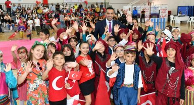İzmir Çiğli'de çocuklara bayram şenliği