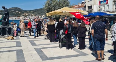 İzmir Foça'da Başbuğ Türkeş'e lokma hayrı