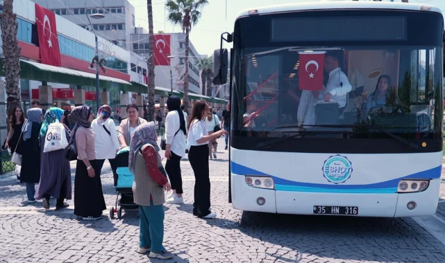 İzmir'de ESHOT sergisi yenilenen tasarımıyla ilgi gördü