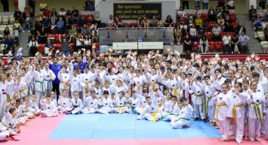 İzmirli çocuklar spor ve eğlence dolu bir gün geçirdi