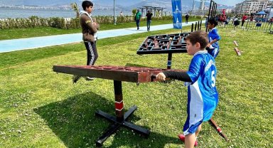 İzmirli minikler Hentbol Şenliği'nde buluştu
