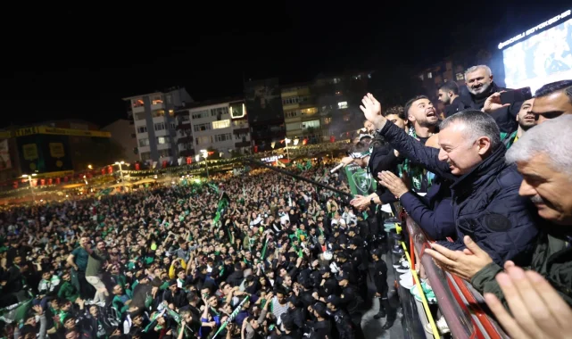 İzmit Kent Meydanı'nda tarihi kutlama