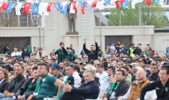 İzmit Kent Meydanı'nda yeşil-siyah heyecan