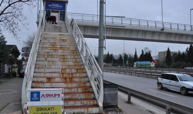 Kocaeli A Takımı üst geçitlere el attı