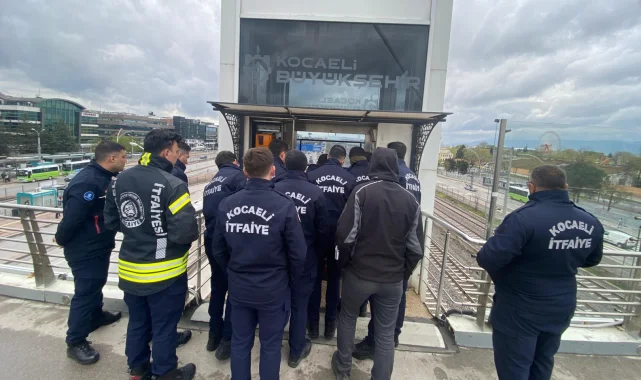 Kocaeli İtfaiyesi'nden personeline 'asansörde kurtarma' eğitimi