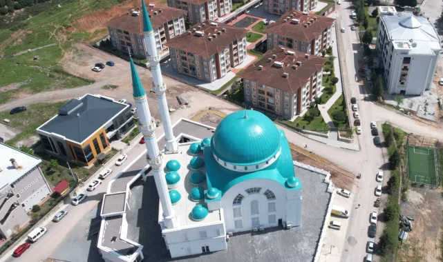 Kocaeli'de Derince Ahmet Yesevi Camii'ne estetik dokunuş