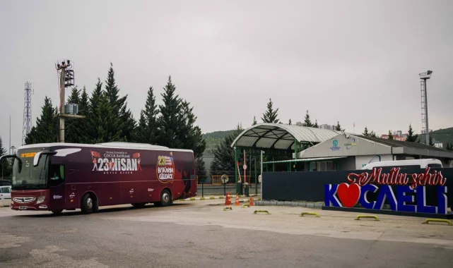Kocaeli'de otobüs ve tramvaylar 23 Nisan'a özel giydirildi
