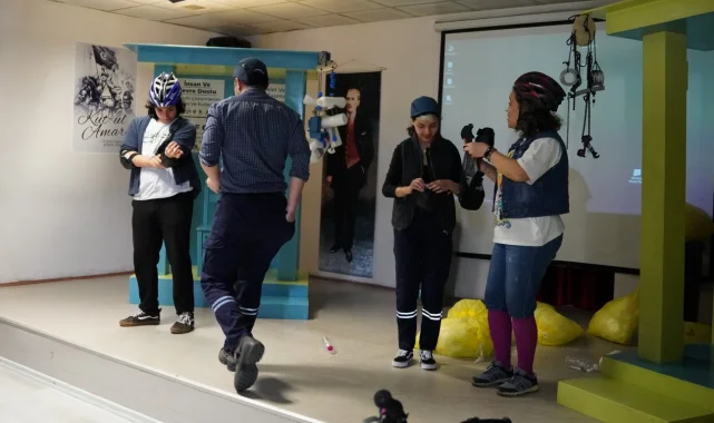 Kocaeli'de 'Sürdür Abi' hem eğlendiriyor, hem öğretiyor