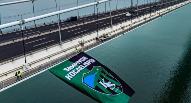 Kocaelispor bayrağı, Osmangazi Köprüsü'ne asıldı!