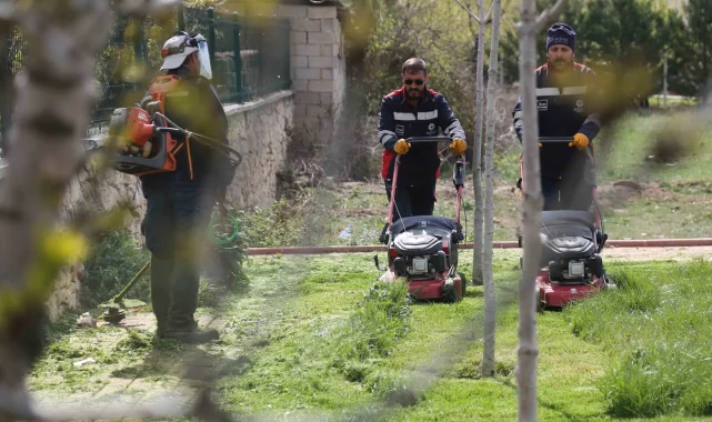 Konya'da park ve bahçelerine bahar dokunuşu
