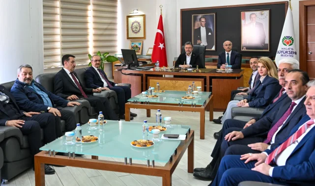 Malatya'da zirai don mağduriyeti! Bakan Yumaklı'dan ilk ziyaret