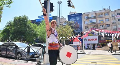 Manisa'da festivale davet sokaklara taştı