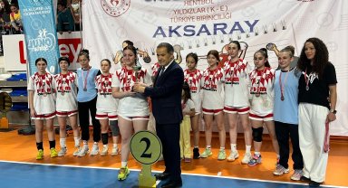 Mudanya'nın yıldız hentbolcuları Türkiye ikincisi oldu