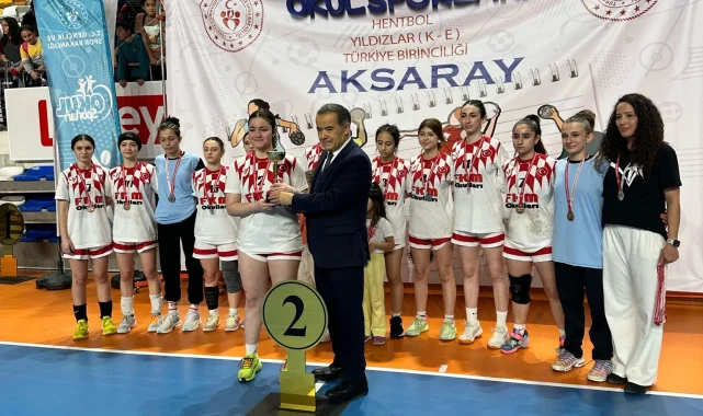 Mudanya'nın yıldız hentbolcuları Türkiye ikincisi oldu