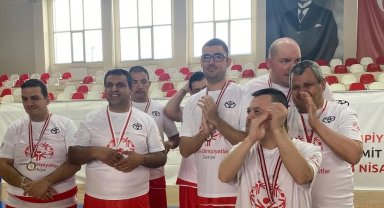 Özel çocuklar altın madalyaları Ayvalık'a getirdi