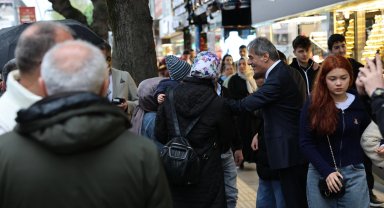 Sakarya'da Başkan Alemdar esnafla kucaklaştı
