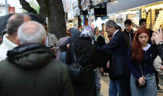 Sakarya'da Başkan Alemdar esnafla kucaklaştı